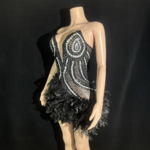 <span class=keywords><strong>Abito</strong></span> da Ballo di Lusso da Donna per Feste e Serate di Gala <span class=keywords><strong>Abito</strong></span> <span class=keywords><strong>Nero</strong></span> con Strass <span class=keywords><strong>Piume</strong></span> e Rete Profonda Scollatura a V Mini <span class=keywords><strong>Abito</strong></span> da Cocktail - Product Image 2