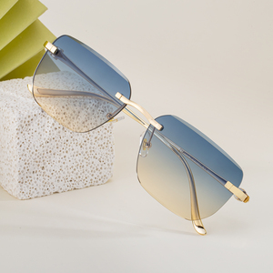 Gafas de Sol Partagas de Diseño con Logotipo Personalizado, Montura sin Aro, Patillas con Cabeza de Leopardo y Diamantes de Imitación, Protección UV400 para Mujer - Product Image 3