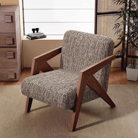 Chaise de salle à manger et de chambre à coucher de style européen, moderne du milieu du siècle, en bois ciré blanc, structure robuste et durable, avec accoudoirs et pieds.