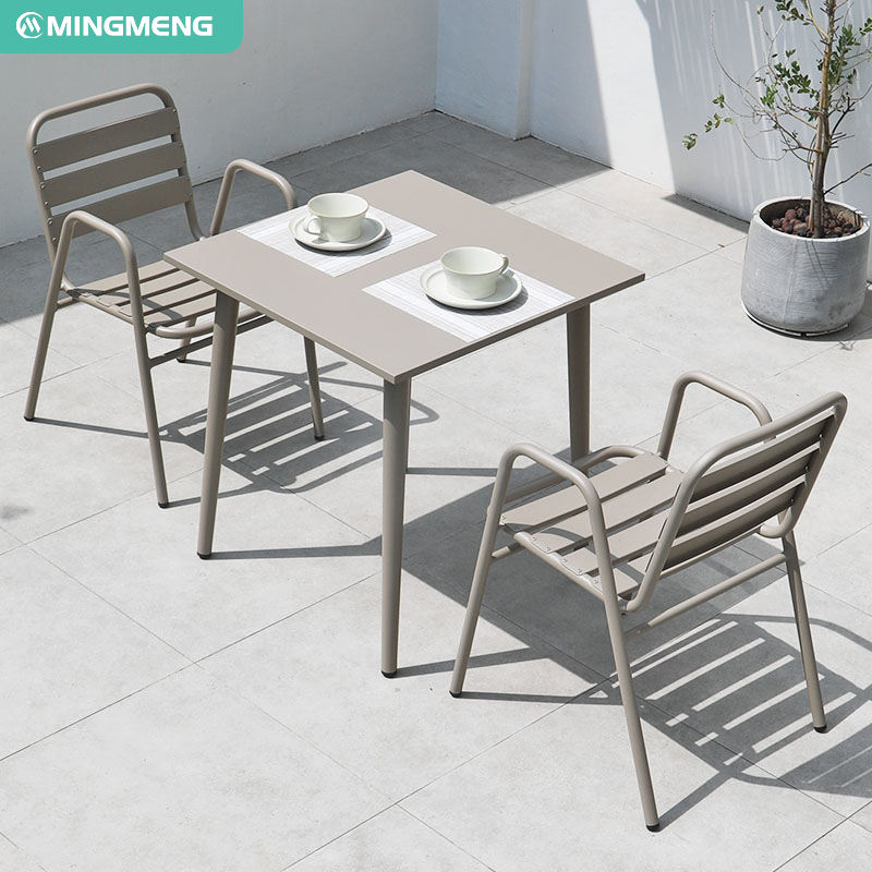 Table carrée (sans chaise)