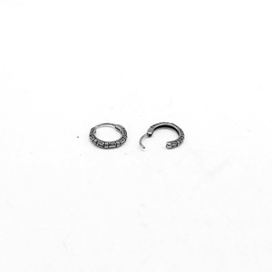Boucles d'oreilles créoles Yunnique en acier titane, design géométrique, pour hommes et femmes, bijoux de mode, fabriquées à Guangzhou - Product Image 3