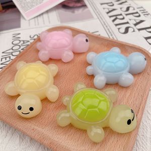 Jouet créatif en TPR en forme de petite tortue lumineuse de 8 cm, texture rebondissante, anti-stress, cadeau pour enfants et adultes de 5 à 7 ans - Product Image 1