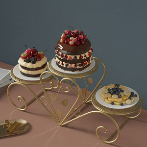 Support à gâteau en métal doré en forme de cœur moderne à 3 niveaux, support de service robuste pour desserts, cupcakes et thé de l'après-midi - Product Image 1