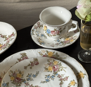 Juego de Vajilla de Porcelana Moderna con Diseño de Bosque de Niebla al Estilo Relieve Jinbian de Rosa Forrestiana Francesa - Product Image 2