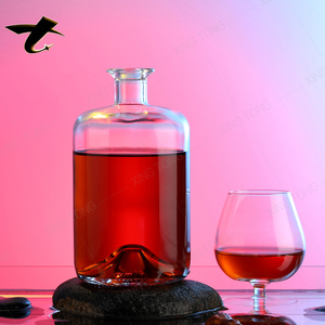 Botellas de Vidrio Redondas Vacías Personalizadas para Licores (500ml/750ml/700ml) con Sello de Corcho y Serigrafía para Vodka, Ginebra, Whisky y Licores - Product Image 1