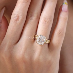 Bague solitaire vintage gravée taille émeraude en or 18 carats avec diamant de laboratoire, style hip-hop, plaqué or, bijou raffiné et élégant - Product Image 4