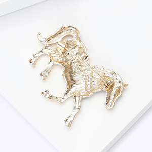 Broche de Aleación con Forma de Caballo para Niños, Chapado en Oro, Joyería de Moda, Regalos para Bodas, Compromisos y Fiestas, Decoración Duradera con Color Personalizado - Product Image 4
