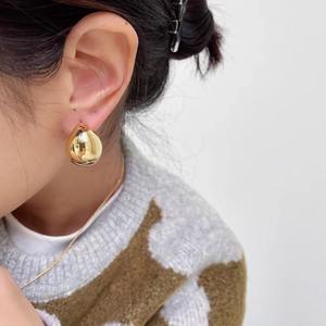 ตัวแทนจัดหาสินค้าจาก 1688 Taobao ขายส่งเครื่องประดับเงินแท้ S925 กันน้ำ ต่างหูรูปหยดน้ำ - Product Image 1