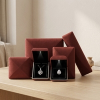 Boîte à bijoux en plastique rouge haut de gamme avec LED et lumière, personnalisable avec logo, pour bracelets, colliers et bagues – Vente en gros