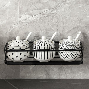 Ensemble de pots à épices en céramique de luxe style Hepburn, pots à assaisonnements en porcelaine nordique pour sel et sucre, vente en gros, marque personnalisée sur mesure - Product Image 3