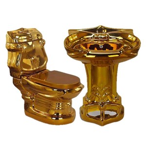 Lavabo de <span class=keywords><strong>colonne</strong></span> de <span class=keywords><strong>toilette</strong></span> en céramique dorée de style européen Lavabo moderne à double chasse rangée horizontale plaqué or mural - Product Image 1
