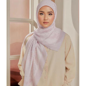 Vente en gros 110*110cm Voile imprimé Long Turban Châle Écharpe traditionnelle pour femmes musulmanes - Product Image 2