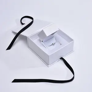 Caja de regalo de joyería con logotipo personalizado de gama alta, caja de cartón de lujo para pendientes, pulsera, collar, anillo, caja de embalaje de joyería con cinta