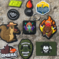 Badge en caoutchouc PVC 3D personnalisé, patch souple pour chapeaux, bâtons d'airsoft, en toile et plastique avec système auto-agrippant et thermocollant