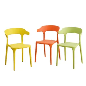 Oferta especial mesas y sillas de plástico en China sillas de comedor simples