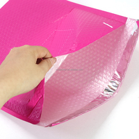 Enveloppe en plastique à bulles personnalisée pour l'emballage, aide les détaillants et les équipes de distribution à emballer efficacement les petites commandes