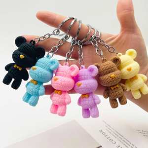 Nuevo Llavero Creativo de Silicona con Diseño de Oso Tejido, Llavero de PVC Colorido con Oso para Regalo Promocional - Product Image 1