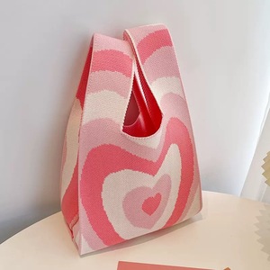 Großhandel Damen Umweltfreundliche Langlebige Herz-Modell Häkel-Polyester-Handtasche mit offenem Verschluss Lässige Tragetasche Tragbare Gestrickte Aufbewahrungstasche - Product Image 6