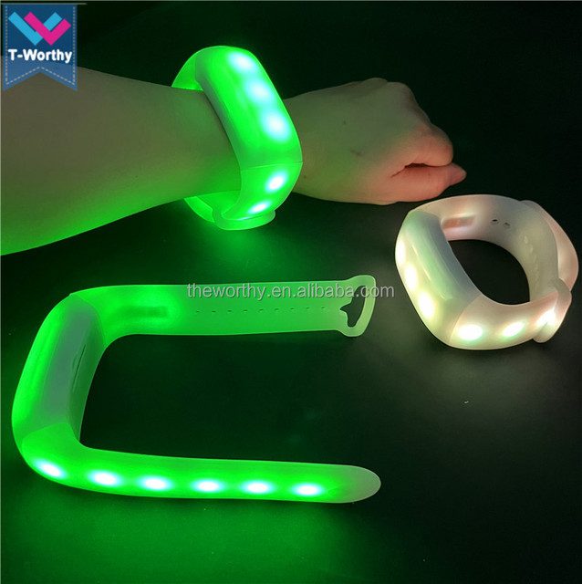 T-Worthy Super Bright 11 LED Flashing Bracelet Remote Controlled Custom Logo Party Favor for Events DMX Control Portable