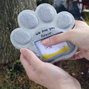 Lápida Conmemorativa para Mascotas, Marco de Fotos de Resina con Huella de Pata, Te Amamos por Siempre, Marcador Funerario para Mascotas, Decoración de Jardín Exterior - Product Image 1