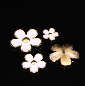 4Pcs/Set Car Outlet Vent Perfume Clips Car Air Freshener Conditioning Aromatherapy Small Daisy <b>Interior</b> Decoration <b>Accessories</b> - Product Image 6