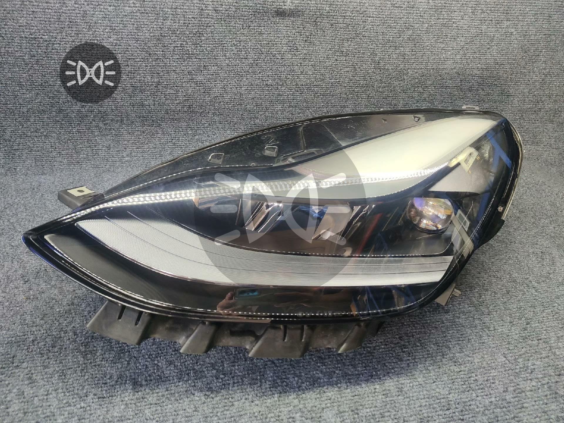 สีขาวอบอุ่น