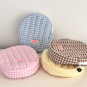กระเป๋าเครื่องสำอางทรงน่ารักลายตารางหมากรุก แฟชั่นสำหรับทุกเพศ พร้อมกระเป๋าผ้าด้านในแบบซิป สำหรับจัดเก็บของใช้ประจำวัน ผลิตในจีน - Product Image 1