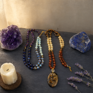 Collier de perles Mala 7 Chakra de 109 perles de 8 mm avec pendentif om ovale en labradorite, cadeau d'anniversaire, cadeau de Saint-Valentin - Product Image 3