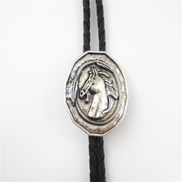 Collier Bolo Tendance pour Homme en PU Noir, Plaqué Argent Antique, avec Pierre Turquoise Sertie en Bezel et Chaîne en Alliage en Forme de Cheval