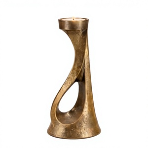 Portavelas Metálico Minimalista con Acabado Dorado, Soporte de Pilar de Arquitectura Abstracta Moderna, Decoración Nórdica para el Hogar - Product Image 1