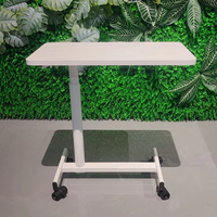 Bureau d'ordinateur mobile en bois réglable sur roulettes, finition résistante aux taches et aux salissures, design moderne et minimaliste pour le bureau