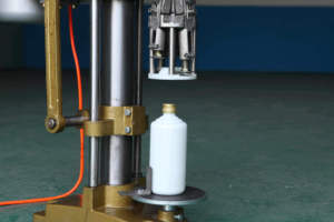 Machine de capsulage semi-automatique BANMO ROPP, scelleuse de bouteilles en aluminium anti-effraction pour bouteilles de <span class=keywords><strong>vin</strong></span>, de vodka, d'huile d'olive, d'alcool et de spiritueux en verre - Product Image 3