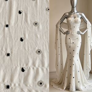 Tissu en mousseline texturée beige A172 en gros avec broderie de perles tubulaires en forme de cœur noir et blanc, design artistique de niche, matière pour robe - Product Image 1