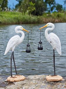 Statue d'extérieur grande grue en résine Heron avec <span class=keywords><strong>lanterne</strong></span> solaire, art de jardin en fibre de verre en forme d'hibou pour la décoration extérieure de jardin et de bassin - Product Image 3