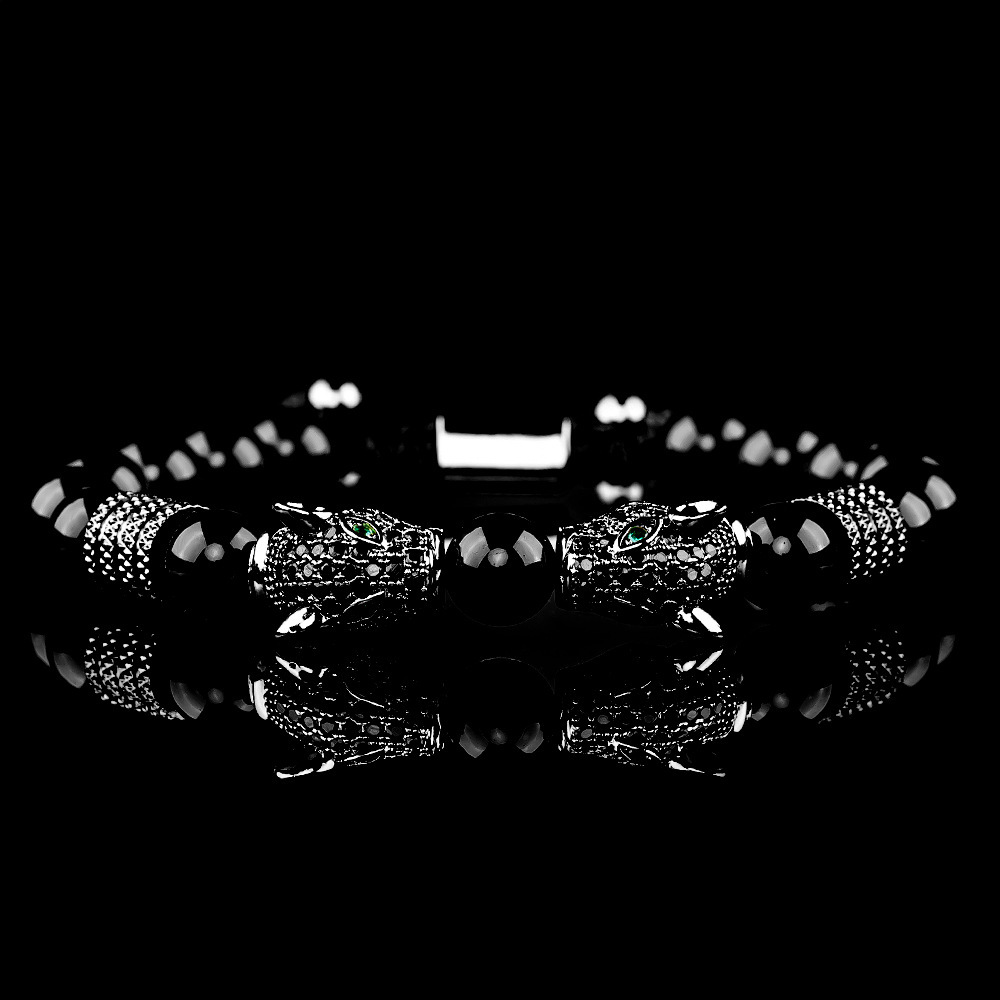 Testa di leopardo con diamante nero
