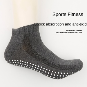 Vente en gros de chaussettes de sport antidérapantes pour hommes chaussettes courtes de <span class=keywords><strong>football</strong></span> fines et respirantes avec adhésif absorbant la sueur pour les jeunes - Product Image 2