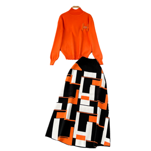 ชุดลำลองฤดูหนาวสำหรับผู้หญิง เสื้อและกระโปรงเอวสูงปักลายตัวอักษร ชุดเสื้อผ้าสไตล์อเมริกัน ขายส่ง - Product Image 4