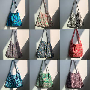 Bolsos <span class=keywords><strong>de</strong></span> hombro <span class=keywords><strong>de</strong></span> mano <span class=keywords><strong>de</strong></span> gran capacidad al por mayor para mujer, bolso <span class=keywords><strong>de</strong></span> mano floral, bolso <span class=keywords><strong>de</strong></span> playa <span class=keywords><strong>de</strong></span> lona informal estampado - Product Image 2