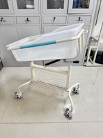 Lit d'hôpital pour nouveau-né sur roulettes avec frein et roulettes, contrôle d'inclinaison à une main