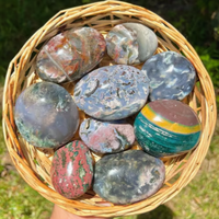 Pierre de palmier en jaspe océanique naturel de Madagascar polie à la main, cristaux d'équilibrage Reiki, galets de massage pour la décoration de studio de yoga