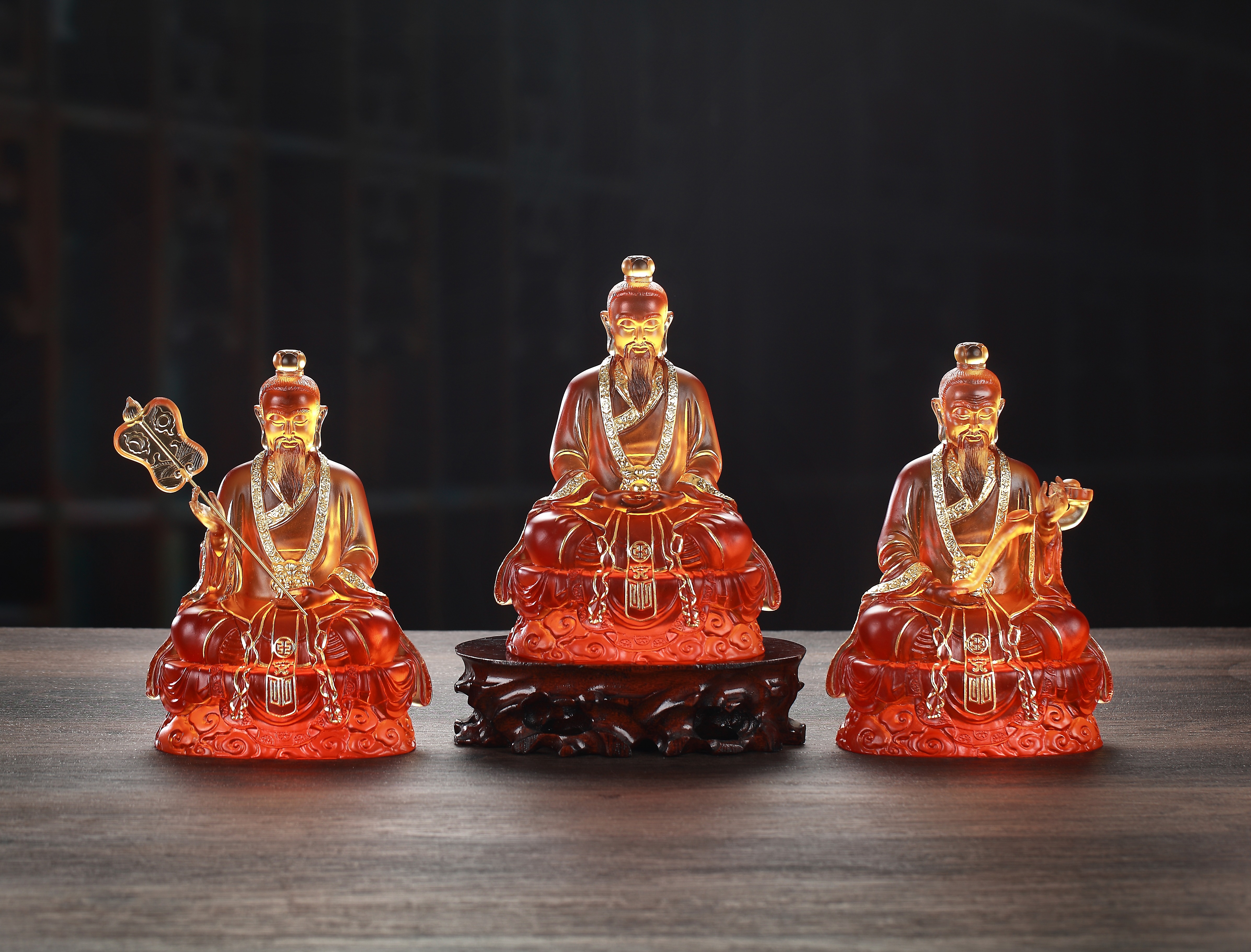 Un insieme di tre statue