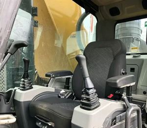 Excavatrice sur chenilles jaune de 70 tonnes XE700GK avec bras hydraulique et système de chenilles pour travaux de construction lourds - Product Image 6