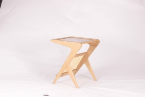 Table d'appoint contemporaine Japandi, table d'appoint en bois clair avec surface en rotin et verre pour café, restaurant - Product Image 5