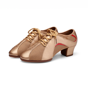 Zapatos de baile modernos de cuero + red para mujeres adultas Zapatos de baile de <span class=keywords><strong>salsa</strong></span> de suela blanda de tacón bajo - Product Image 1