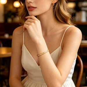 Bracelet manchette fin et étincelant en acier inoxydable avec cristaux taille baguette pavés, couleur or/or rose/argent, inaltérable, pour femme - Product Image 6
