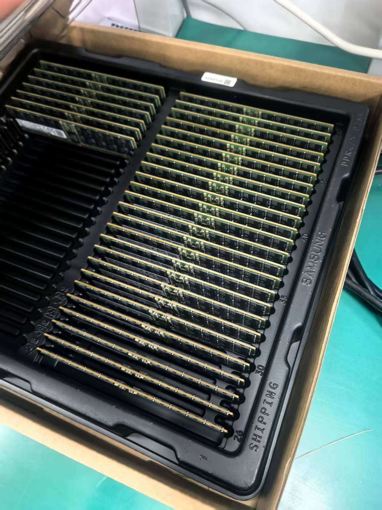 R550 4310 32G*2 960G SSD 8T H355 800W