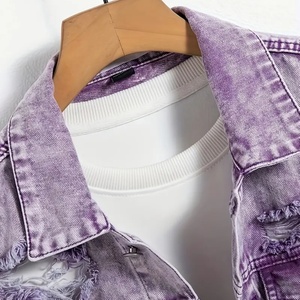 แจ็คเก็ตยีนส์สีม่วงสำหรับผู้ชาย สไตล์ลำลอง ขาดๆ แบบมีรอยขาด ติดกระดุม ปกคลาสสิก มีกระเป๋าหลายช่อง - Product Image 3