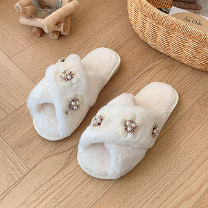 Pantuflas de Felpa con Perlas y Flores, Lindas y Modernas, Otoño-Invierno 2025 - Product Image 6