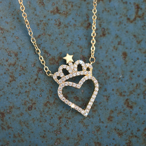 Collana con ciondolo a forma di cuore con corona in oro giallo e strass di cristallo, gioielli romantici da indossare tutti i giorni per le donne - Product Image 1