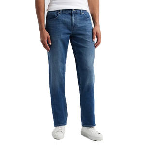 Jeans en denim coupe droite pour homme, modernes et essentiels, conçus pour un look décontracté raffiné et une grande liberté de mouvement tout au long de la journée. - Product Image 5
